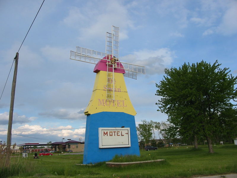 Belle Center Motel (De Swan Village Motor Inn)